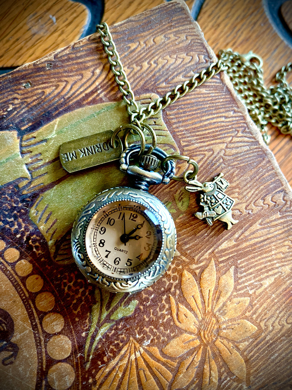 alice-in-wonderland-pocketwatch | Hopeless Romantic Trading display picture 1