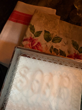 Frosted Glass Box & Linen Scented Laundry Sheets