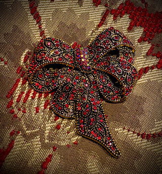 Rouge Ribbon Pin