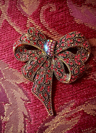 Rouge Ribbon Pin