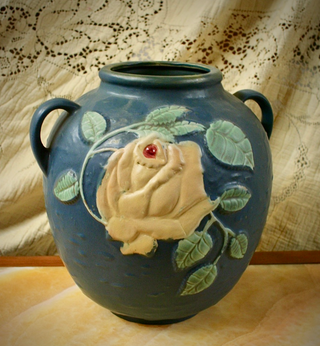 Grand Dame Rose Vase